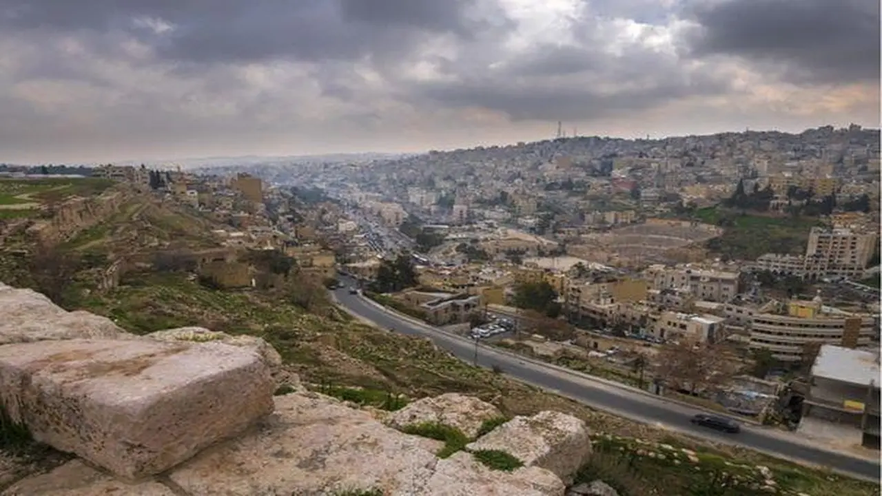 تقلبات جوية مرتقبة تسيطر على حالة الطقس في الأردن خلال ساعات الأحد